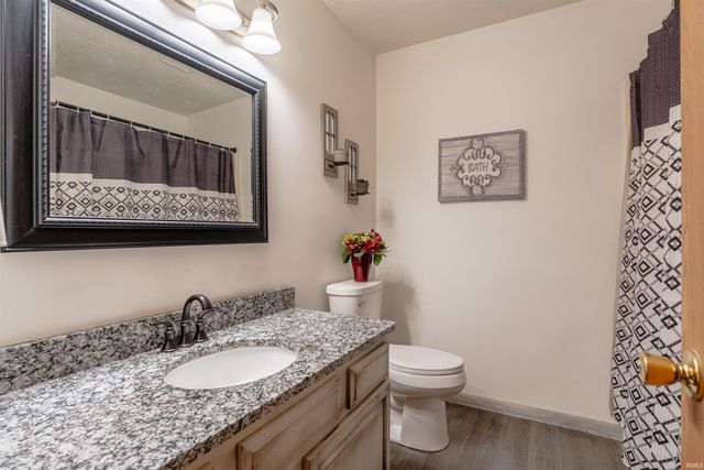 2511 Swinging Way Court, Evansville, IN 47711