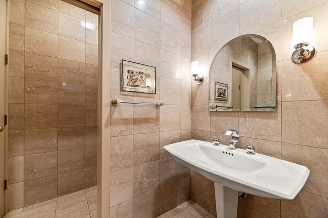 1370 Sunview Lane, Winnetka, IL 60093