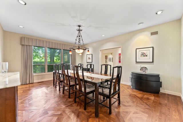 1370 Sunview Lane, Winnetka, IL 60093