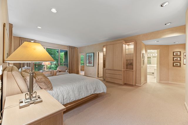 1370 Sunview Lane, Winnetka, IL 60093