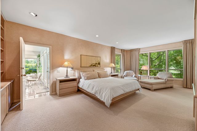 1370 Sunview Lane, Winnetka, IL 60093