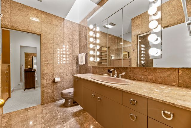 1370 Sunview Lane, Winnetka, IL 60093