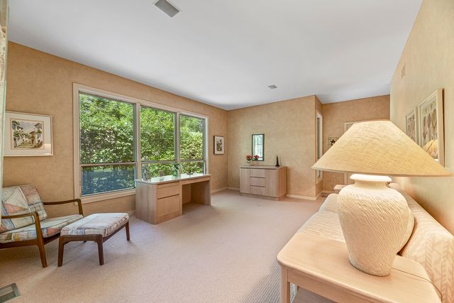 1370 Sunview Lane, Winnetka, IL 60093