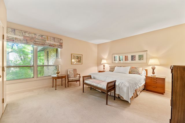 1370 Sunview Lane, Winnetka, IL 60093