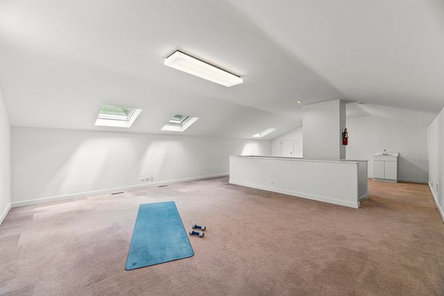 1370 Sunview Lane, Winnetka, IL 60093