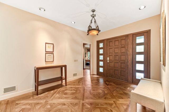 1370 Sunview Lane, Winnetka, IL 60093