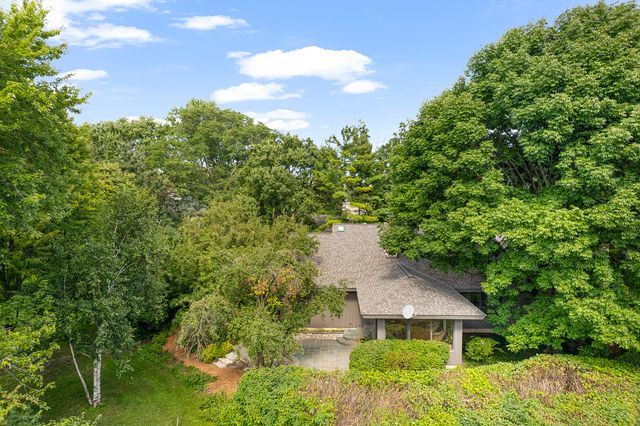 1370 Sunview Lane, Winnetka, IL 60093