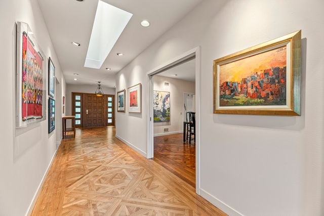 1370 Sunview Lane, Winnetka, IL 60093