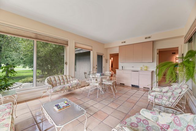 1370 Sunview Lane, Winnetka, IL 60093