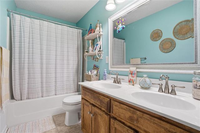 611 Chardonnay Court, Raymore, MO 64083