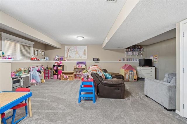 611 Chardonnay Court, Raymore, MO 64083