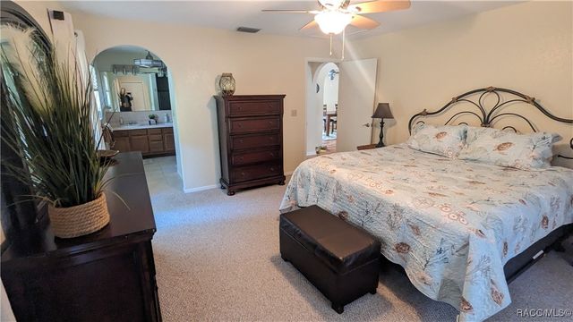 9664 W Plantation Lane, Crystal River, FL 34429