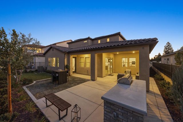 11214 N Via Ravenna Drive, Fresno, CA 93730