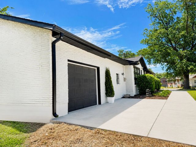 3213 Cloverwood Dr, Nashville, TN 37214