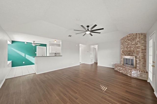 1325 Canyon Springs Drive, La Porte, TX 77571