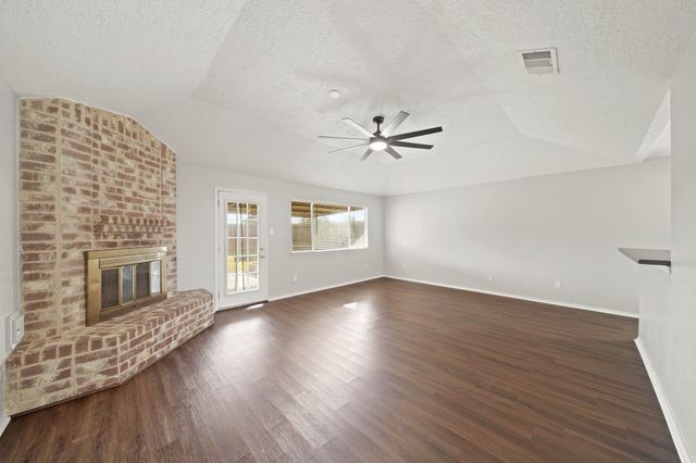 1325 Canyon Springs Drive, La Porte, TX 77571