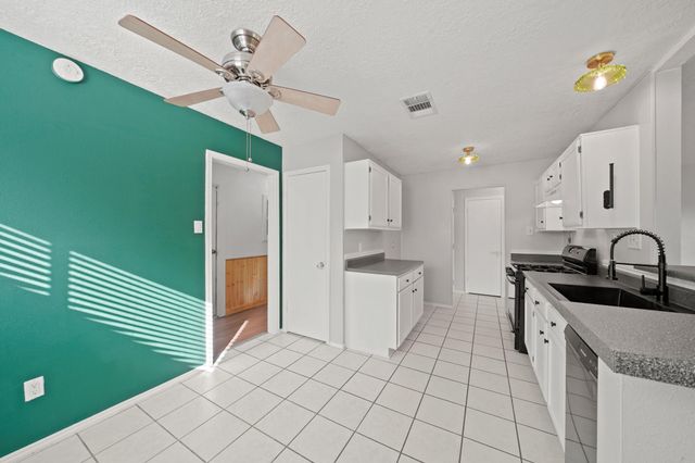 1325 Canyon Springs Drive, La Porte, TX 77571