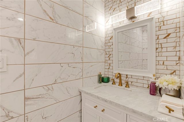 10768 Wheatland, Shadow Hills, CA 91040