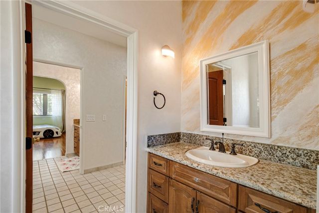 10768 Wheatland, Shadow Hills, CA 91040