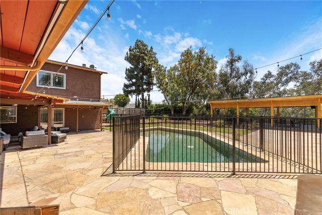10768 Wheatland, Shadow Hills, CA 91040