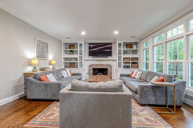 30 N Western Avenue, Lake Forest, IL 60045