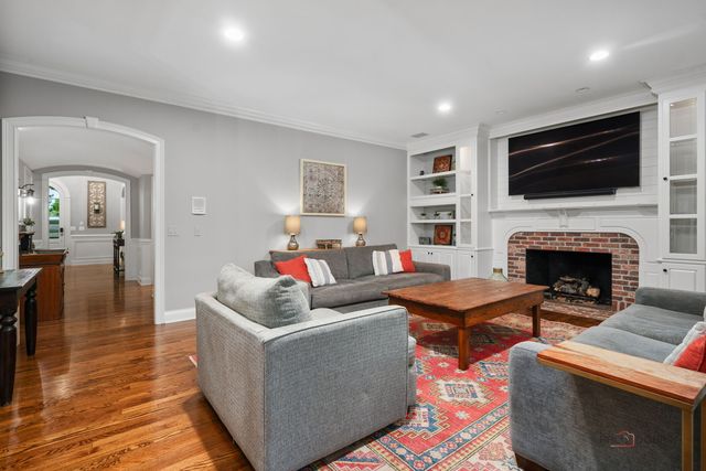 30 N Western Avenue, Lake Forest, IL 60045