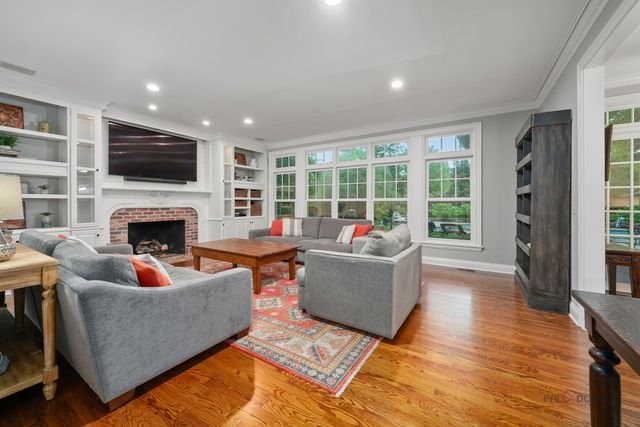 30 N Western Avenue, Lake Forest, IL 60045