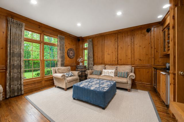 30 N Western Avenue, Lake Forest, IL 60045