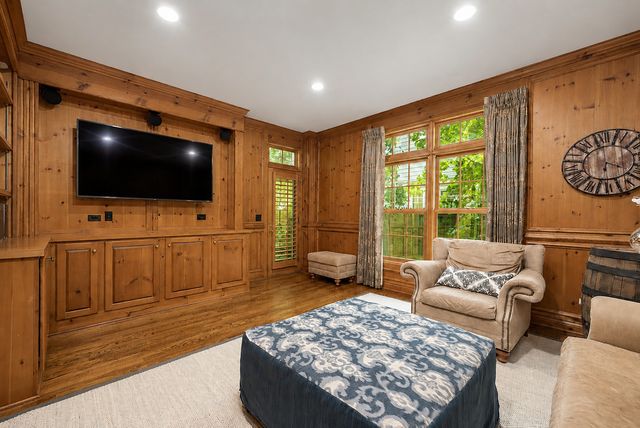 30 N Western Avenue, Lake Forest, IL 60045