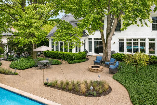 30 N Western Avenue, Lake Forest, IL 60045