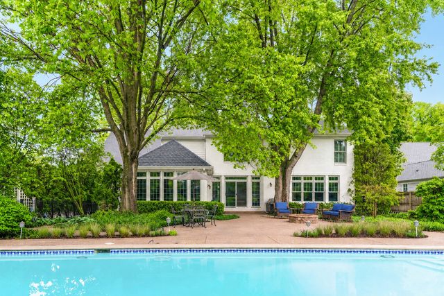 30 N Western Avenue, Lake Forest, IL 60045