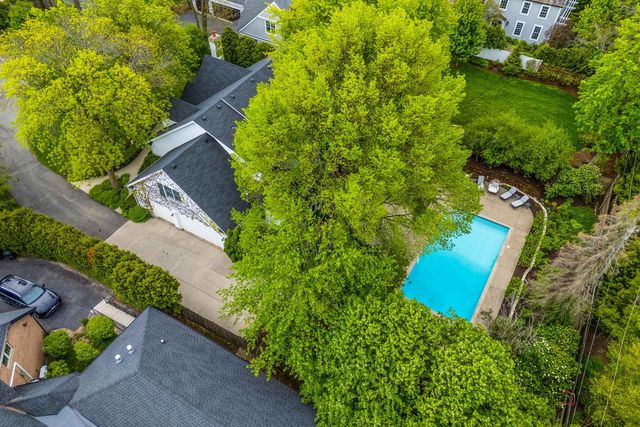 30 N Western Avenue, Lake Forest, IL 60045
