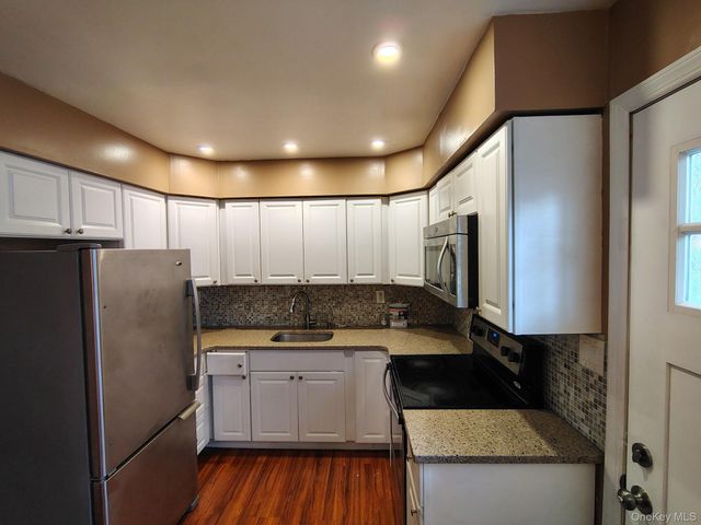 122 W 1st Street, Deer Park, NY 11729