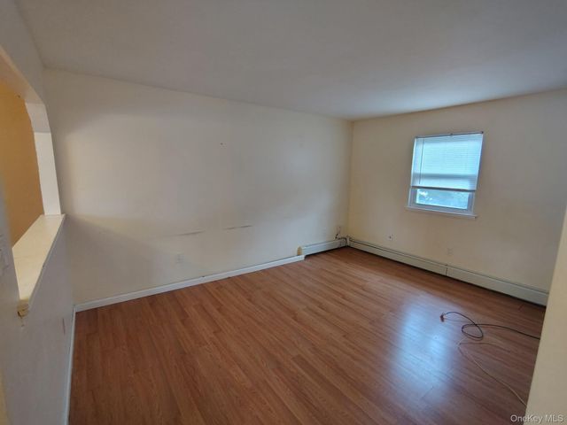 122 W 1st Street, Deer Park, NY 11729