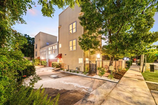 3105 Caroline Street, Houston, TX 77004