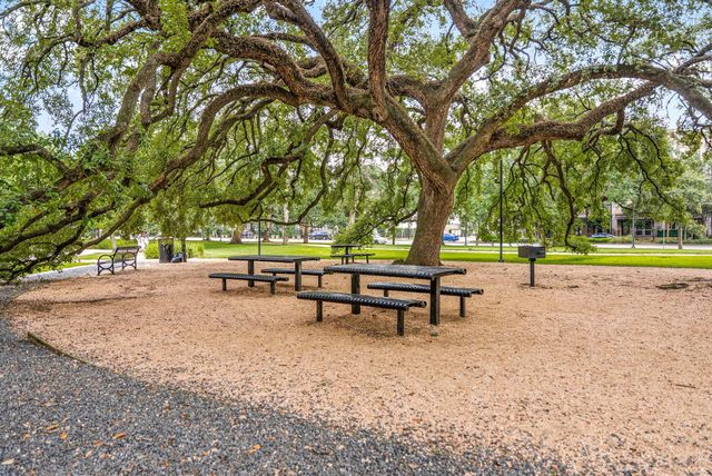 3105 Caroline Street, Houston, TX 77004