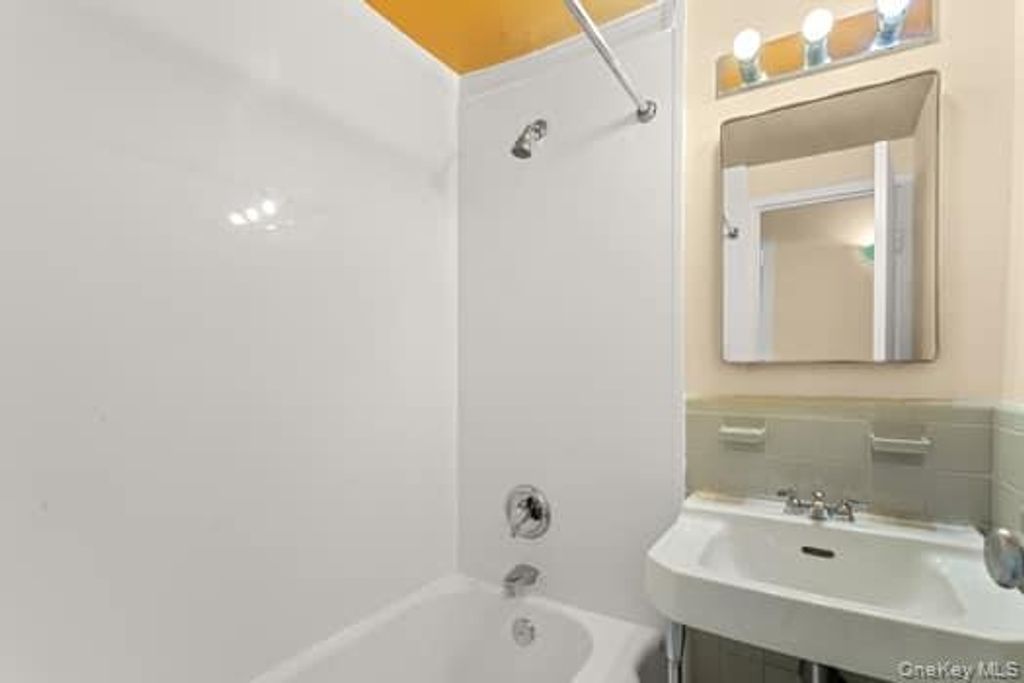 4 Fordham Hill Oval 12B, Bronx, NY 10468 — photo 3