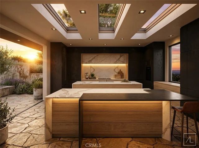 990 Hillcrest, Laguna Beach, CA 92651