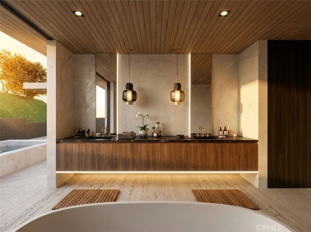 990 Hillcrest, Laguna Beach, CA 92651