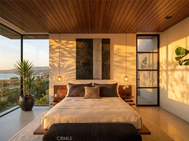 990 Hillcrest, Laguna Beach, CA 92651