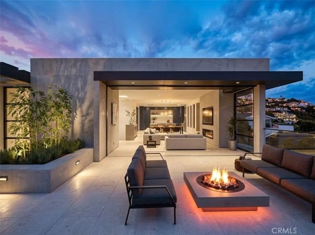 990 Hillcrest, Laguna Beach, CA 92651