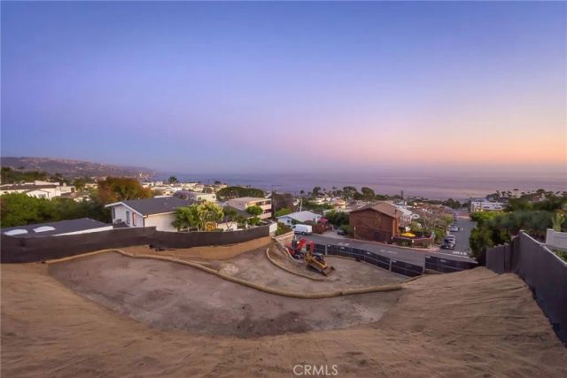 990 Hillcrest, Laguna Beach, CA 92651