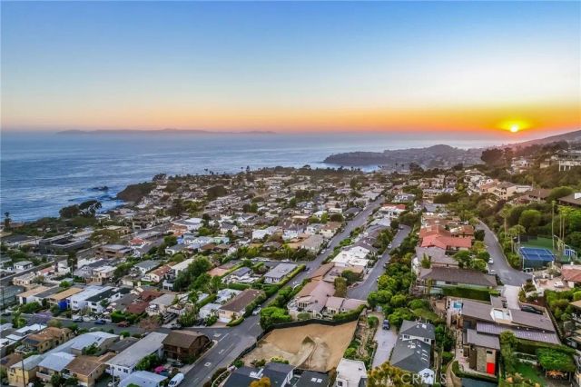 990 Hillcrest, Laguna Beach, CA 92651
