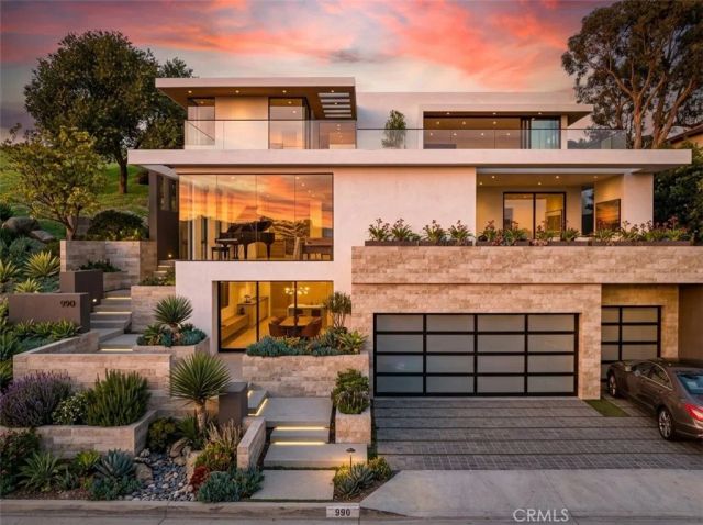 990 Hillcrest, Laguna Beach, CA 92651