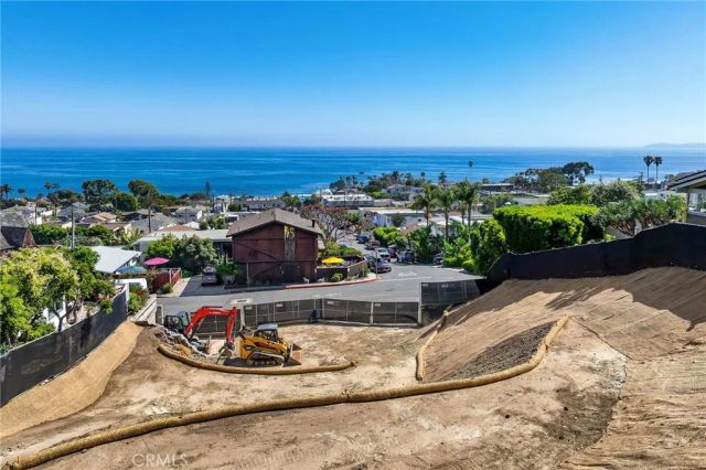 990 Hillcrest, Laguna Beach, CA 92651