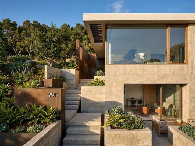 990 Hillcrest, Laguna Beach, CA 92651