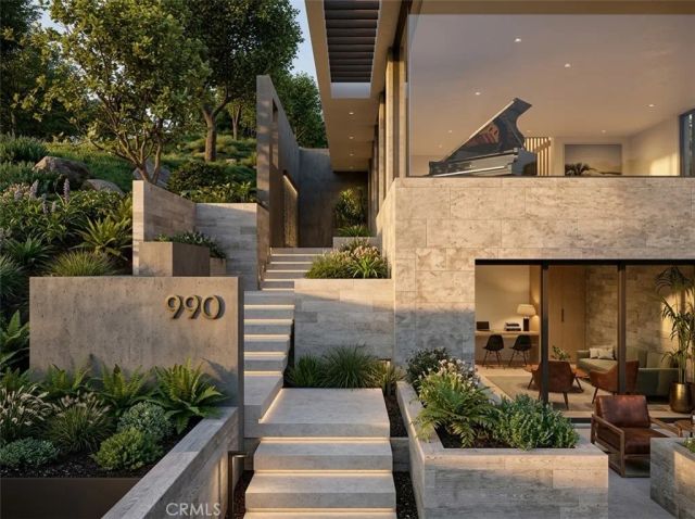 990 Hillcrest, Laguna Beach, CA 92651