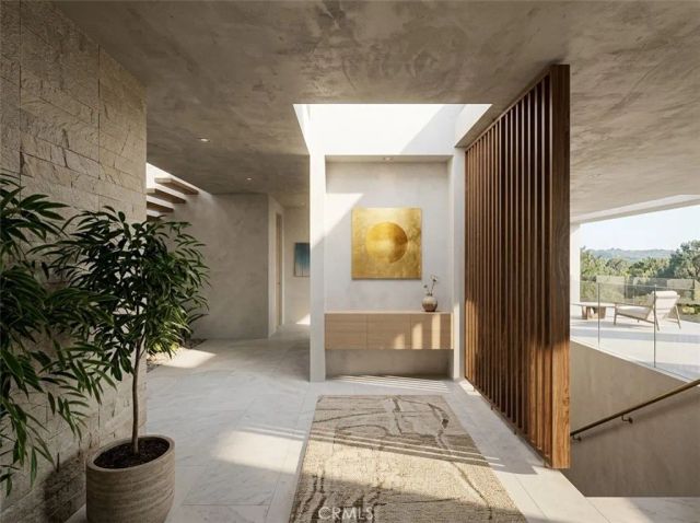 990 Hillcrest, Laguna Beach, CA 92651
