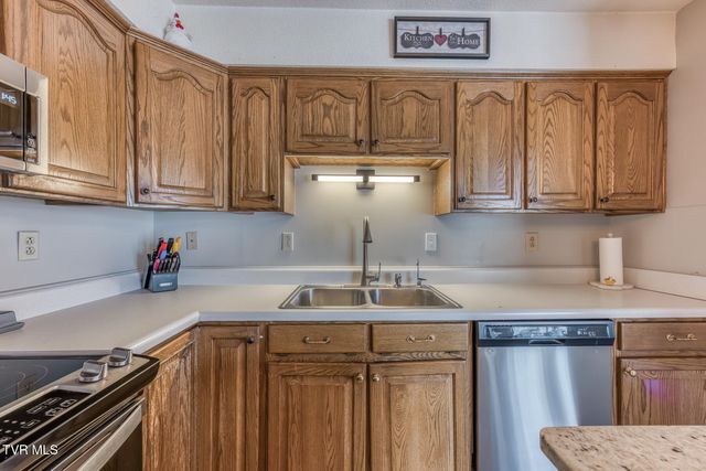 2200 Camelot Circle, Johnson City, TN 37604