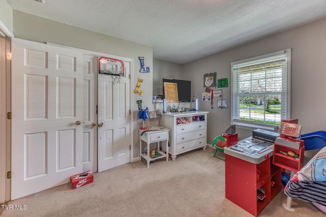 2200 Camelot Circle, Johnson City, TN 37604